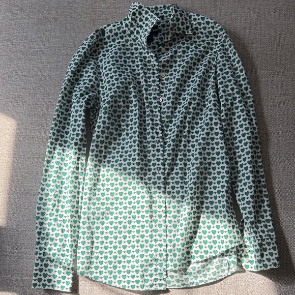 NWT. J. Crew White Button-Down Shirt with Green Heart Print - Picture 2 of 4